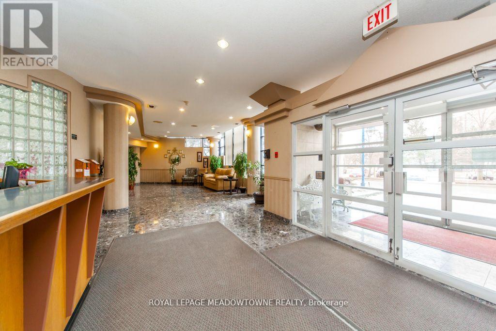 Photo 3 of 1914 35 Trailwood Drive, Mississauga ON