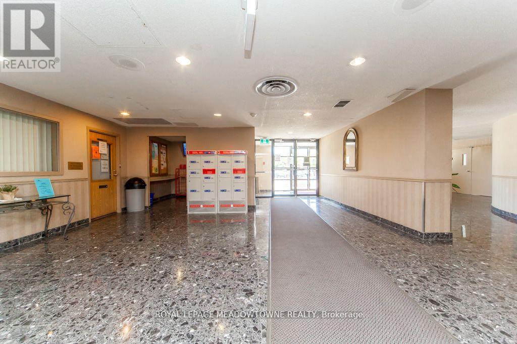 Photo 4 of 1914 35 Trailwood Drive, Mississauga ON
