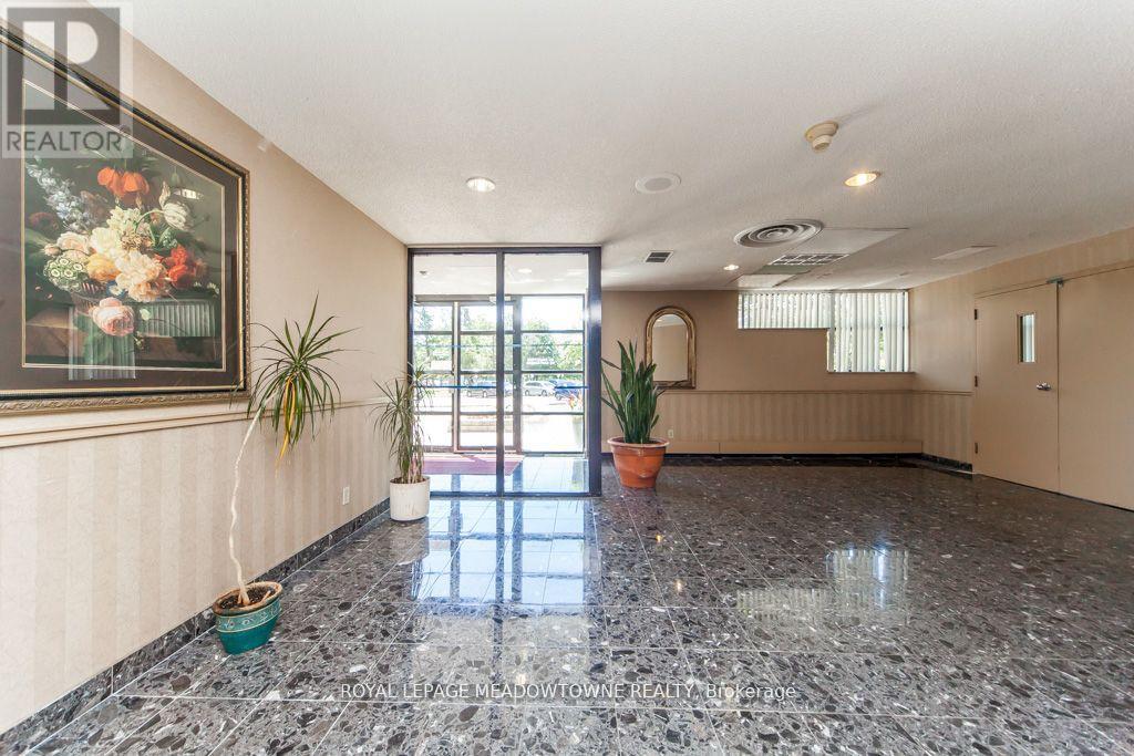 Photo 5 of 1914 35 Trailwood Drive, Mississauga ON