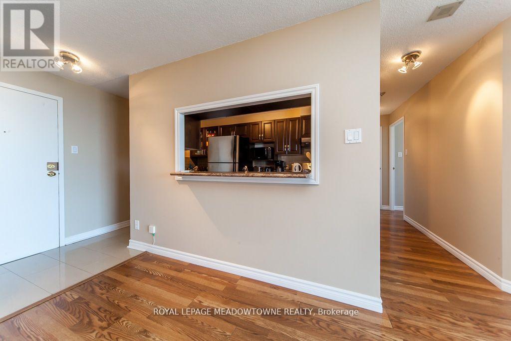 Photo 9 of 1914 35 Trailwood Drive, Mississauga ON