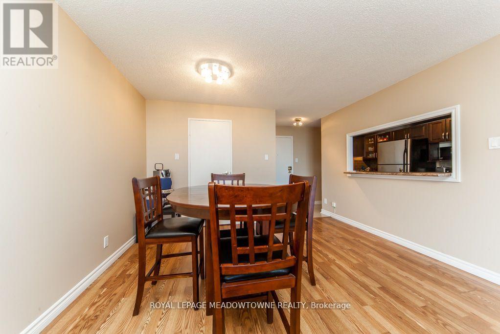Photo 8 of 1914 35 Trailwood Drive, Mississauga ON