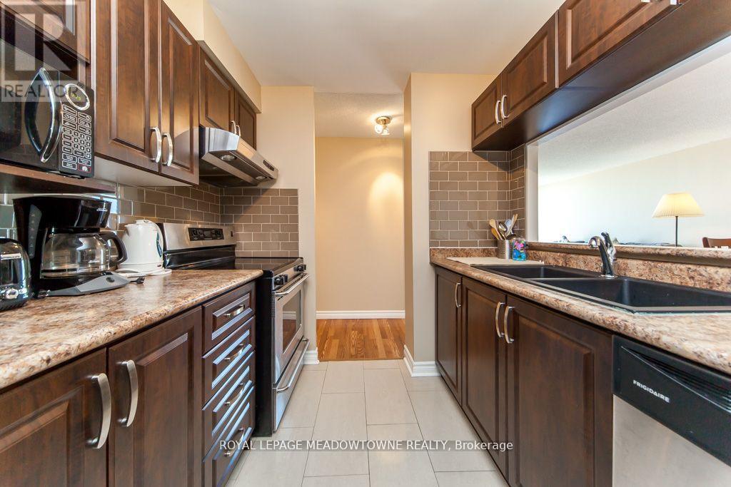 Photo 10 of 1914 35 Trailwood Drive, Mississauga ON