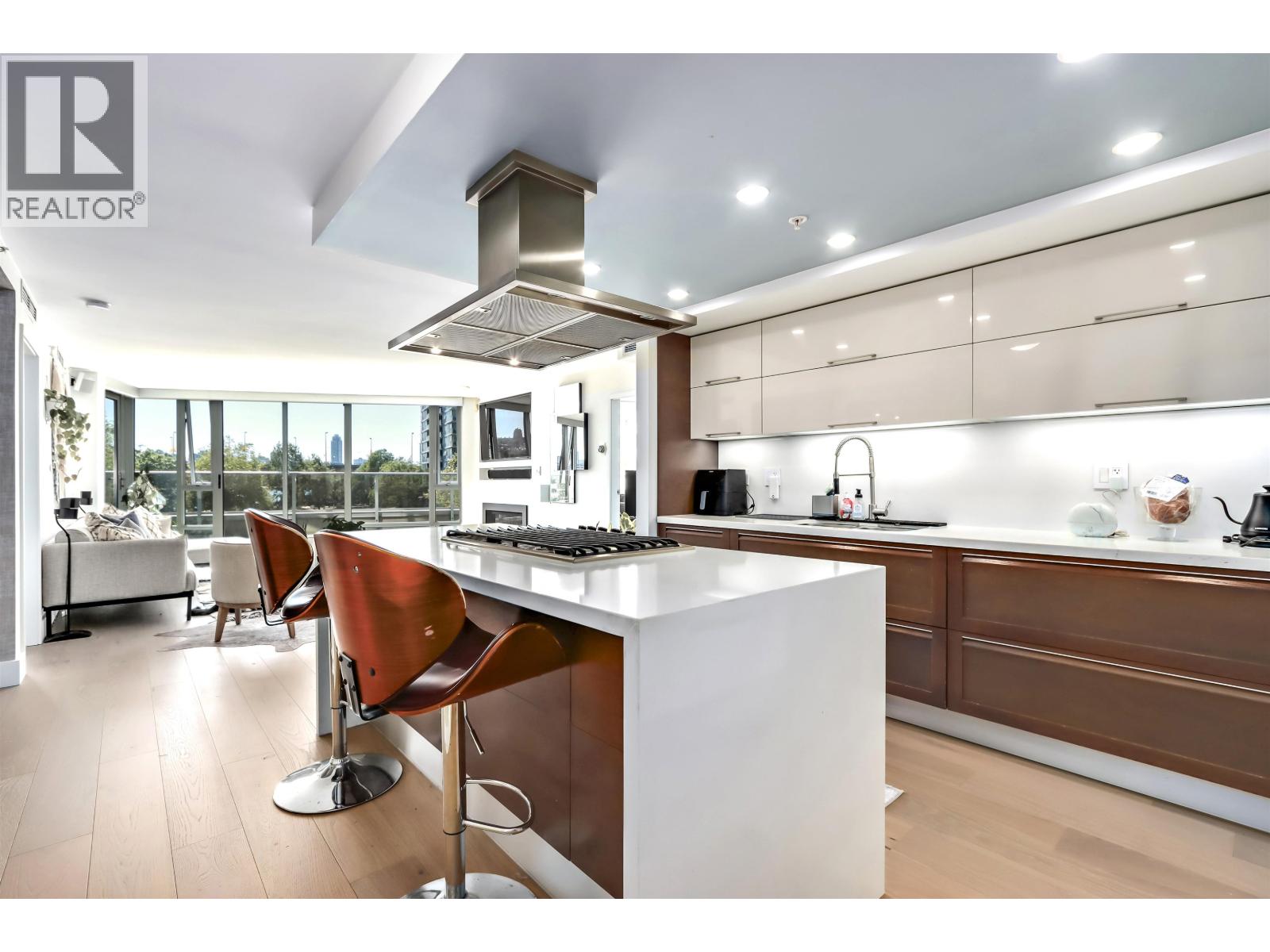 Photo 1 of 303 8 Smithe Mews, Vancouver BC