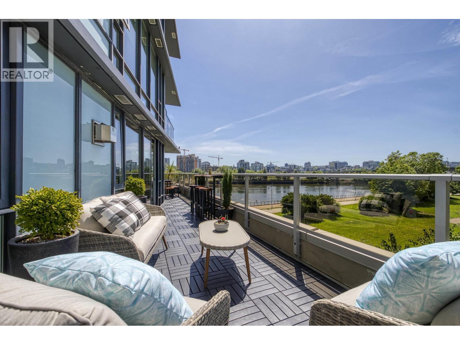 Photo 12 of 303 8 Smithe Mews, Vancouver BC