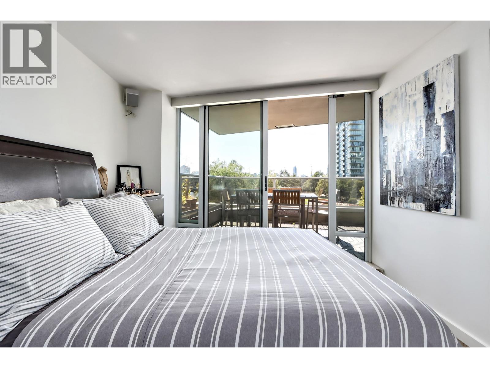 Photo 16 of 303 8 Smithe Mews, Vancouver BC