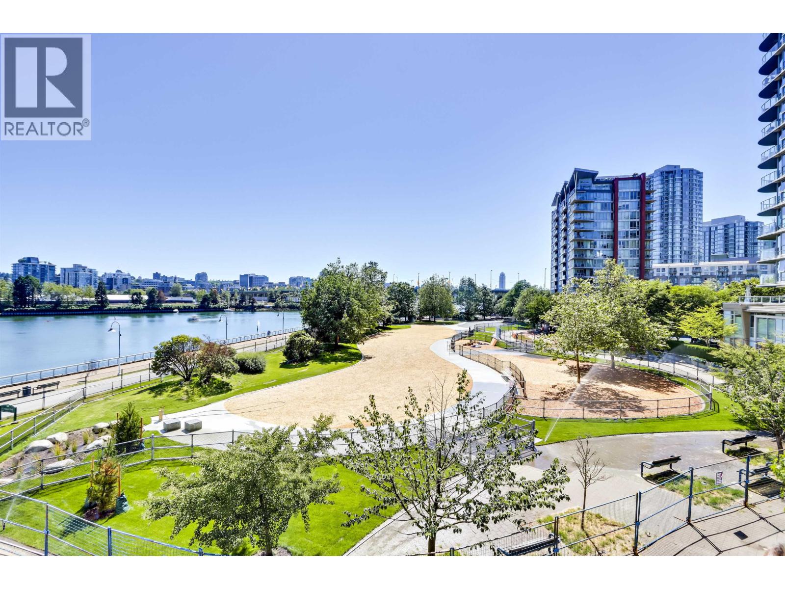 Photo 17 of 303 8 Smithe Mews, Vancouver BC