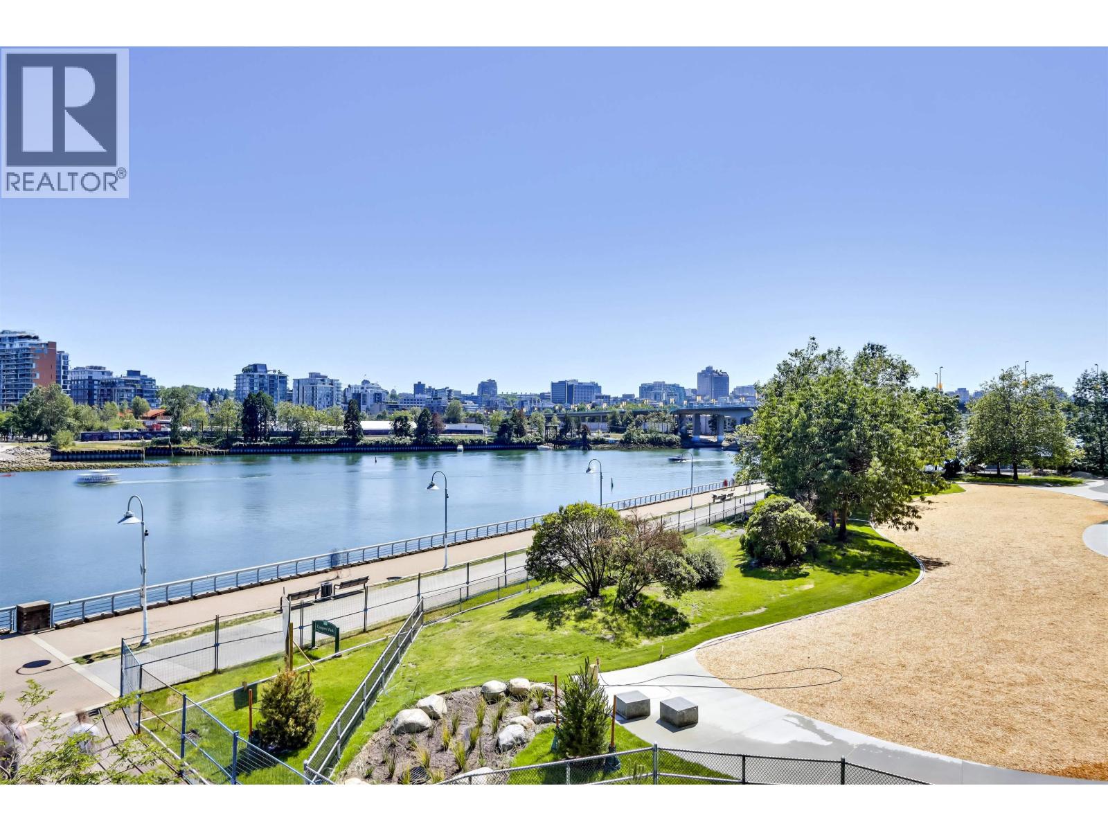 Photo 18 of 303 8 Smithe Mews, Vancouver BC