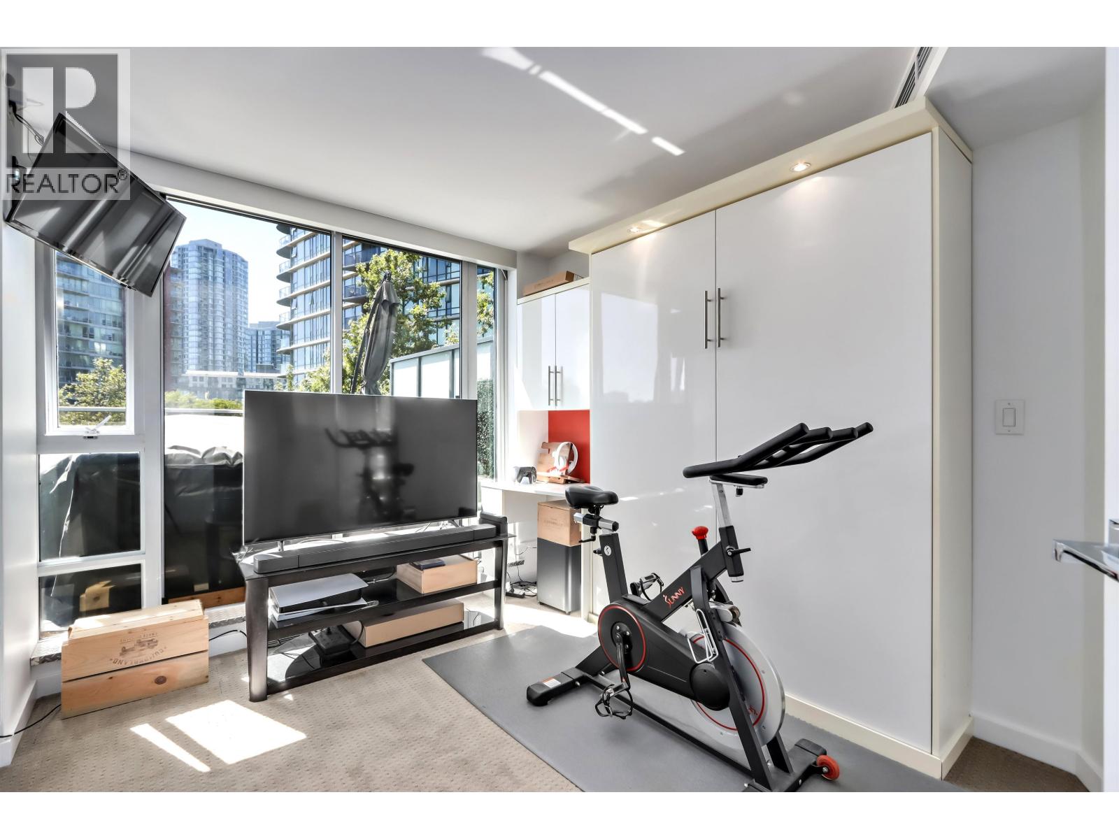 Photo 19 of 303 8 Smithe Mews, Vancouver BC