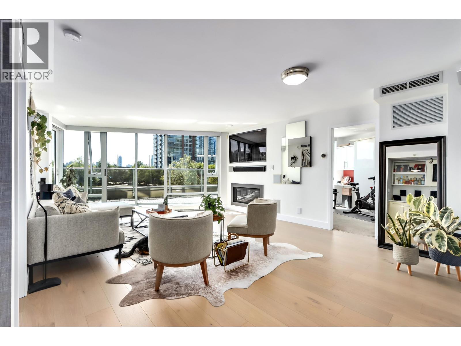 Photo 2 of 303 8 Smithe Mews, Vancouver BC
