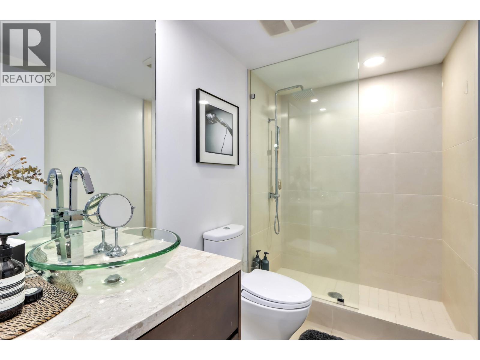 Photo 22 of 303 8 Smithe Mews, Vancouver BC