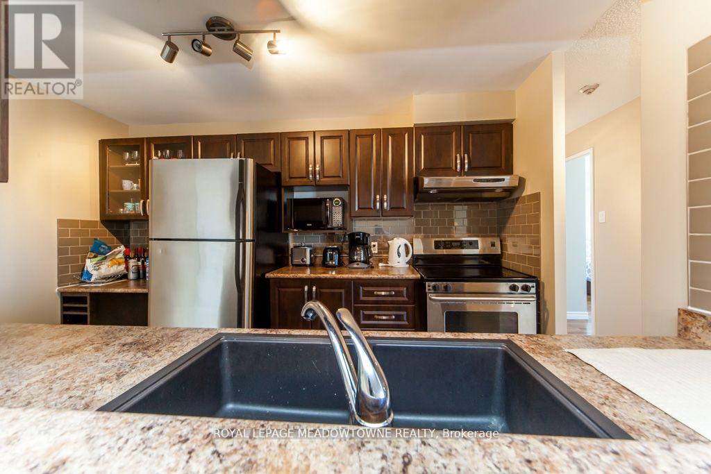 Photo 12 of 1914 35 Trailwood Drive, Mississauga ON