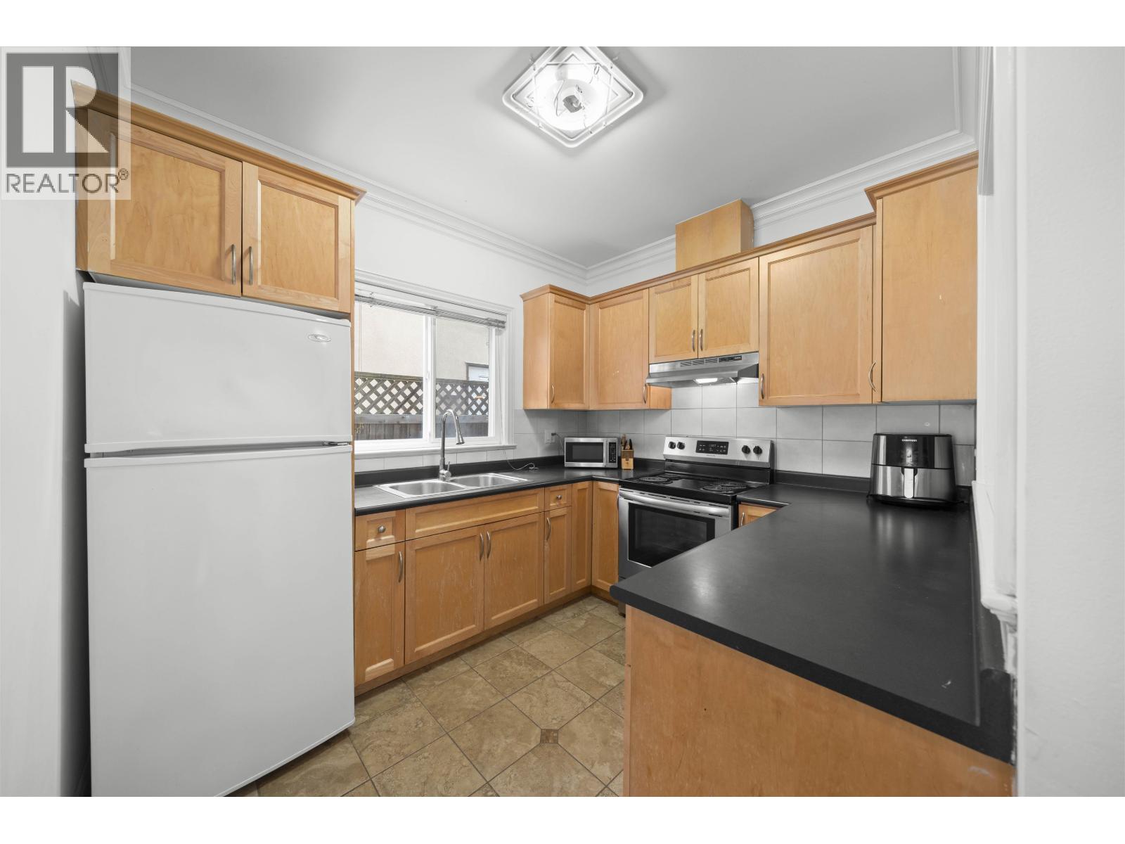 Photo 7 of 8211 No 1 Road, Richmond BC