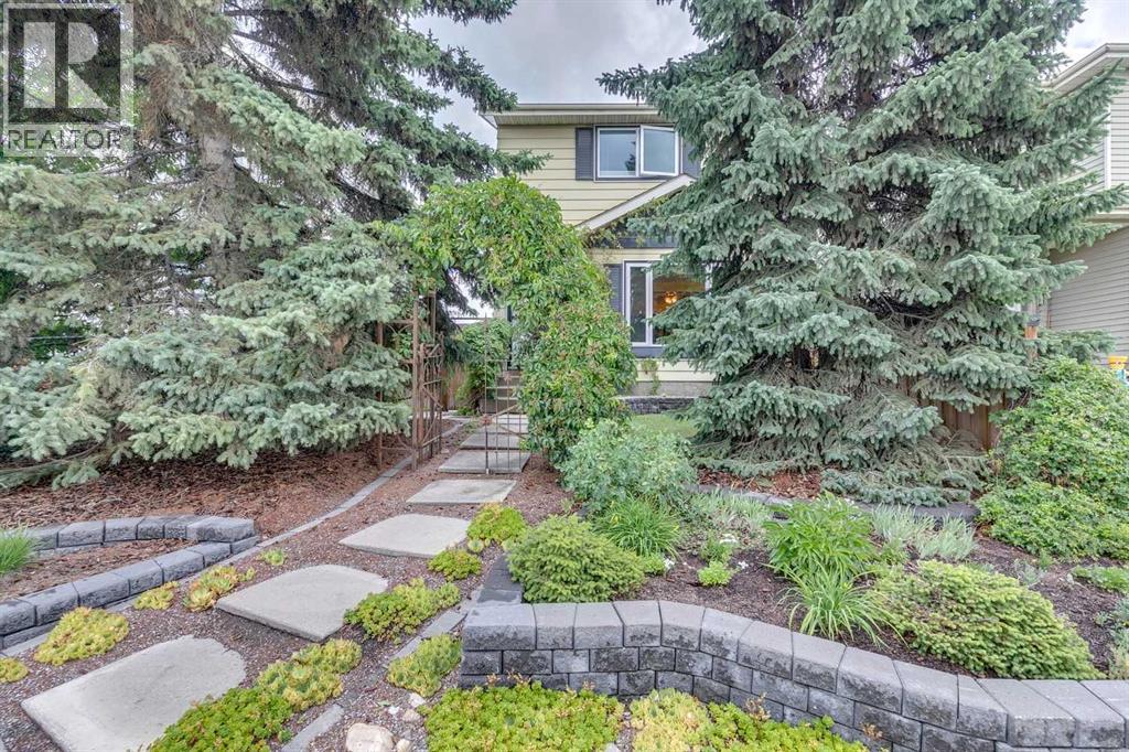 Single Family House for Sale in  Erin Woods Place SE Erin Woods Calgary 