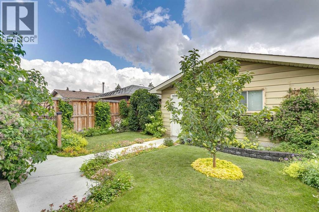Single Family House for Sale in  Erin Woods Place SE Erin Woods Calgary 