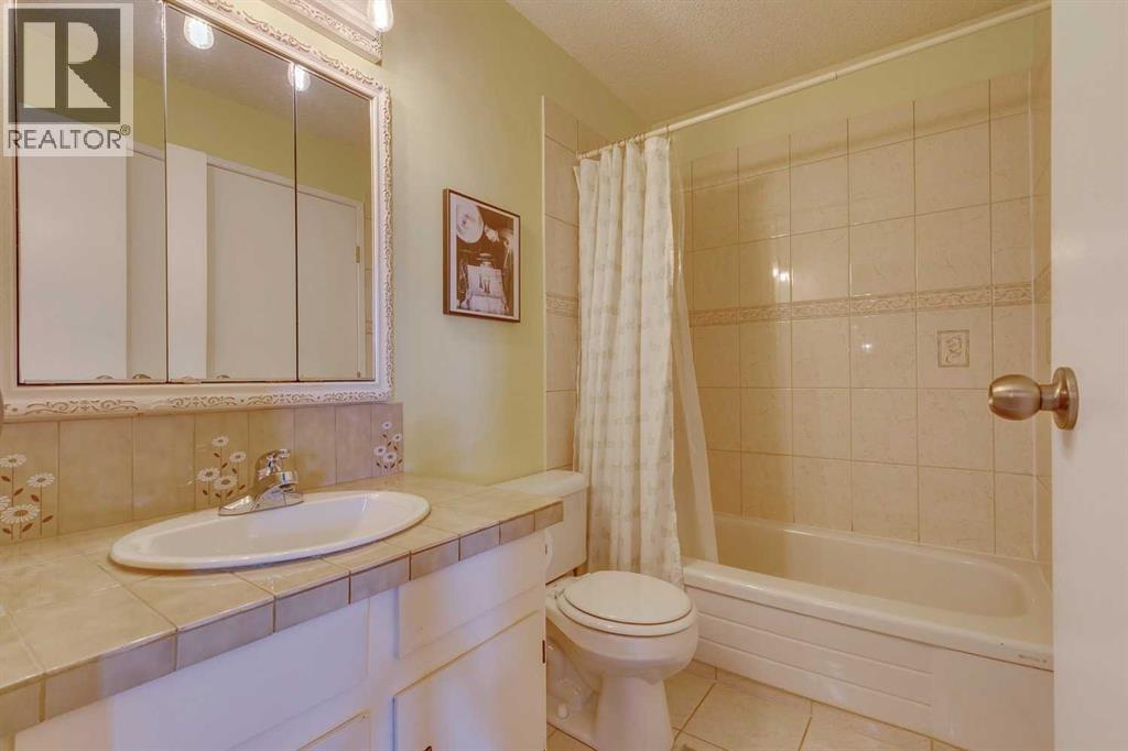 Single Family House for Sale in  Erin Woods Place SE Erin Woods Calgary 