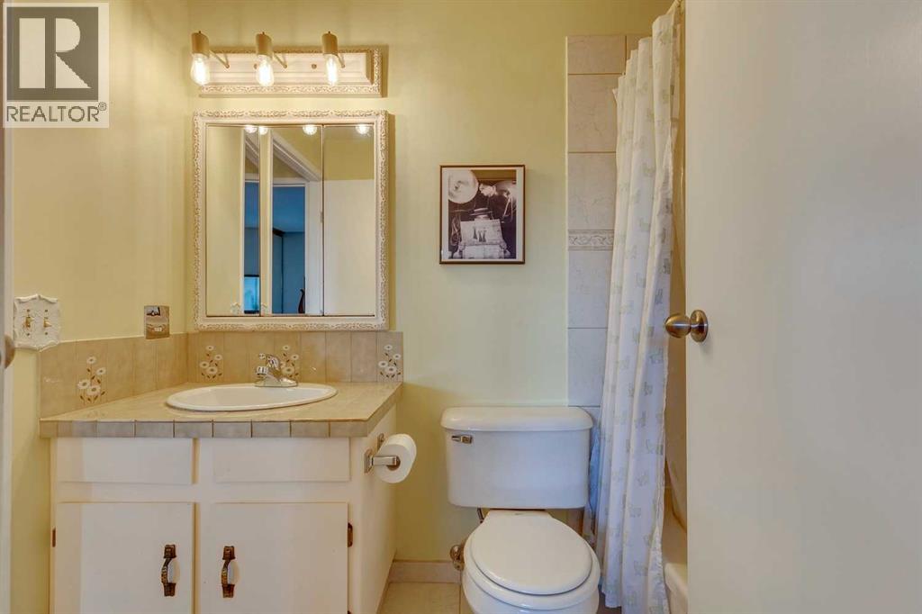 Single Family House for Sale in  Erin Woods Place SE Erin Woods Calgary 