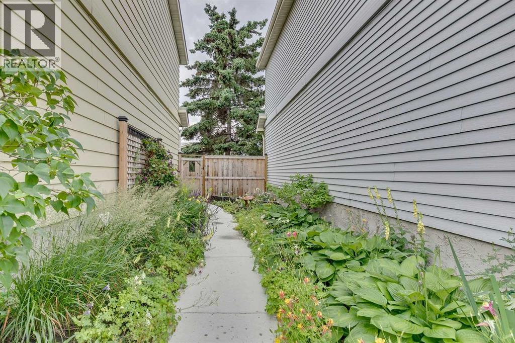 Single Family House for Sale in  Erin Woods Place SE Erin Woods Calgary 