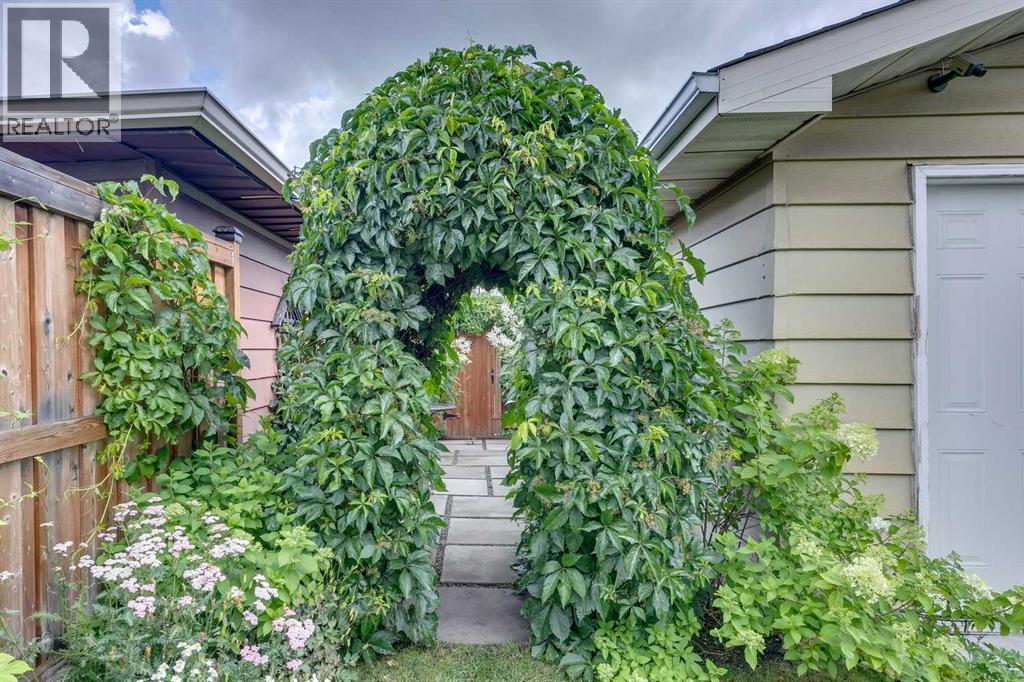 Single Family House for Sale in  Erin Woods Place SE Erin Woods Calgary 