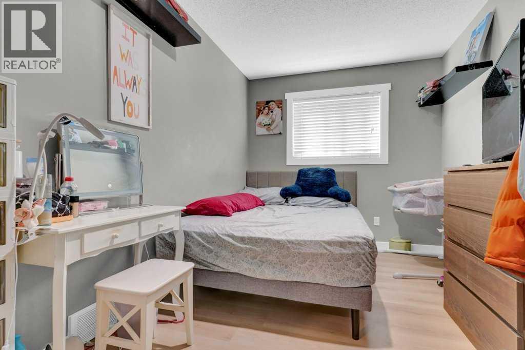Single Family House for Sale in  Everstone Place SW Evergreen Calgary 