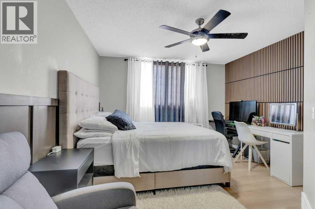 Single Family House for Sale in  Everstone Place SW Evergreen Calgary 