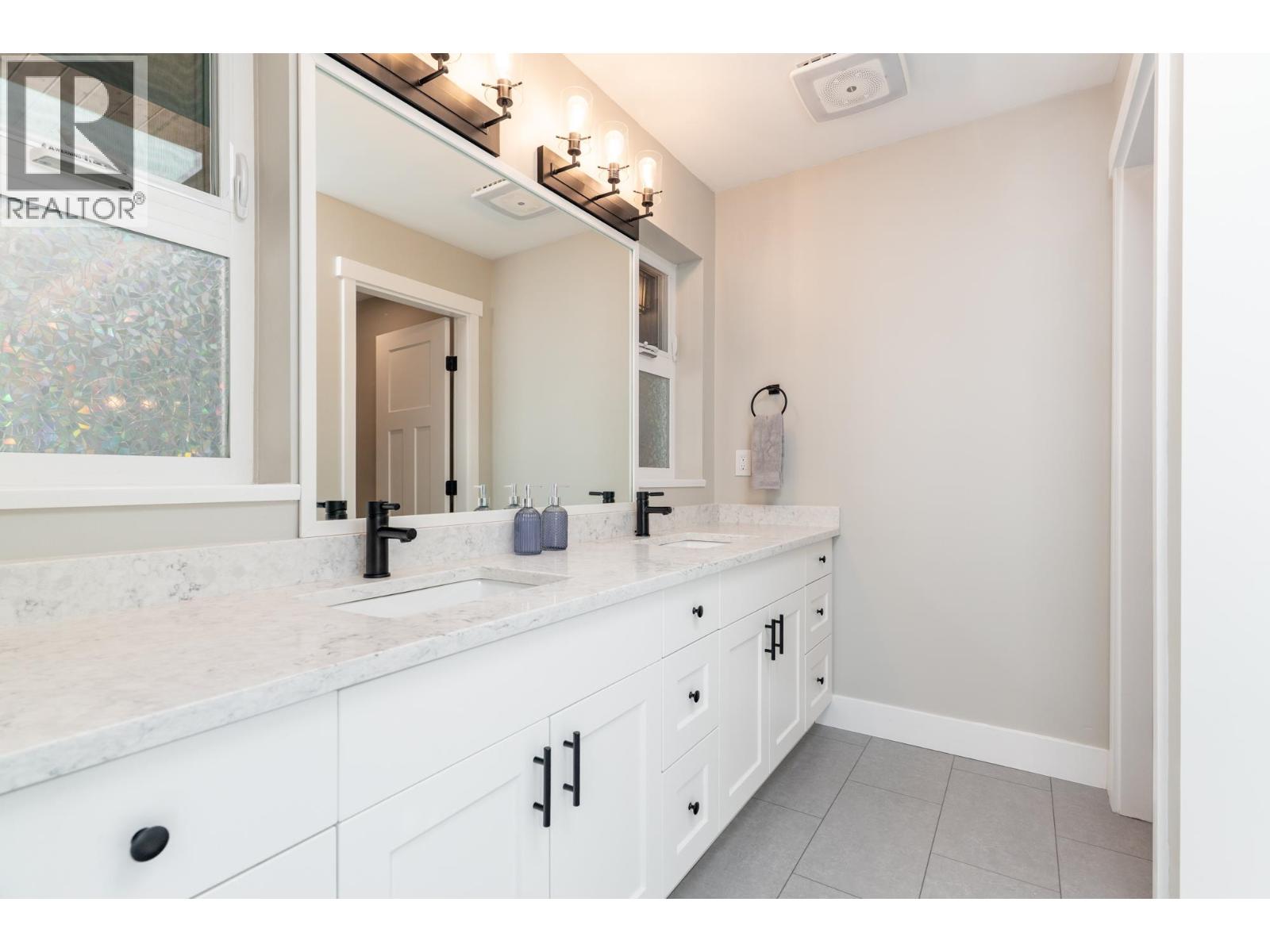 Photo 27 of 27561 Sayers Crescent, Maple Ridge BC