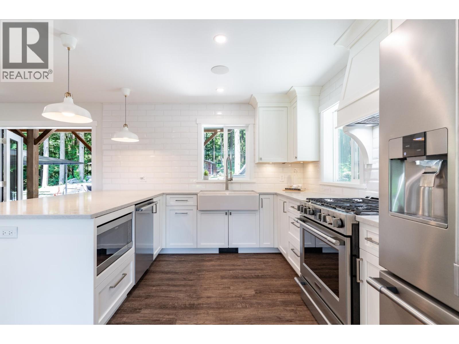 Photo 3 of 27561 Sayers Crescent, Maple Ridge BC