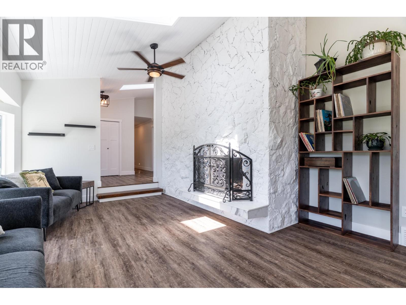 Photo 38 of 27561 Sayers Crescent, Maple Ridge BC