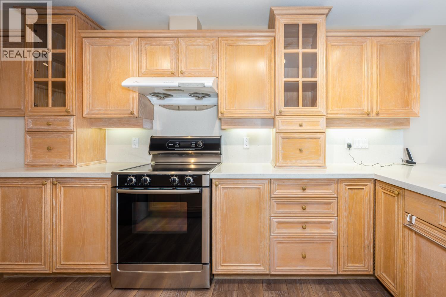 Photo 10 of 34 5201 Oakmount Crescent, Burnaby BC