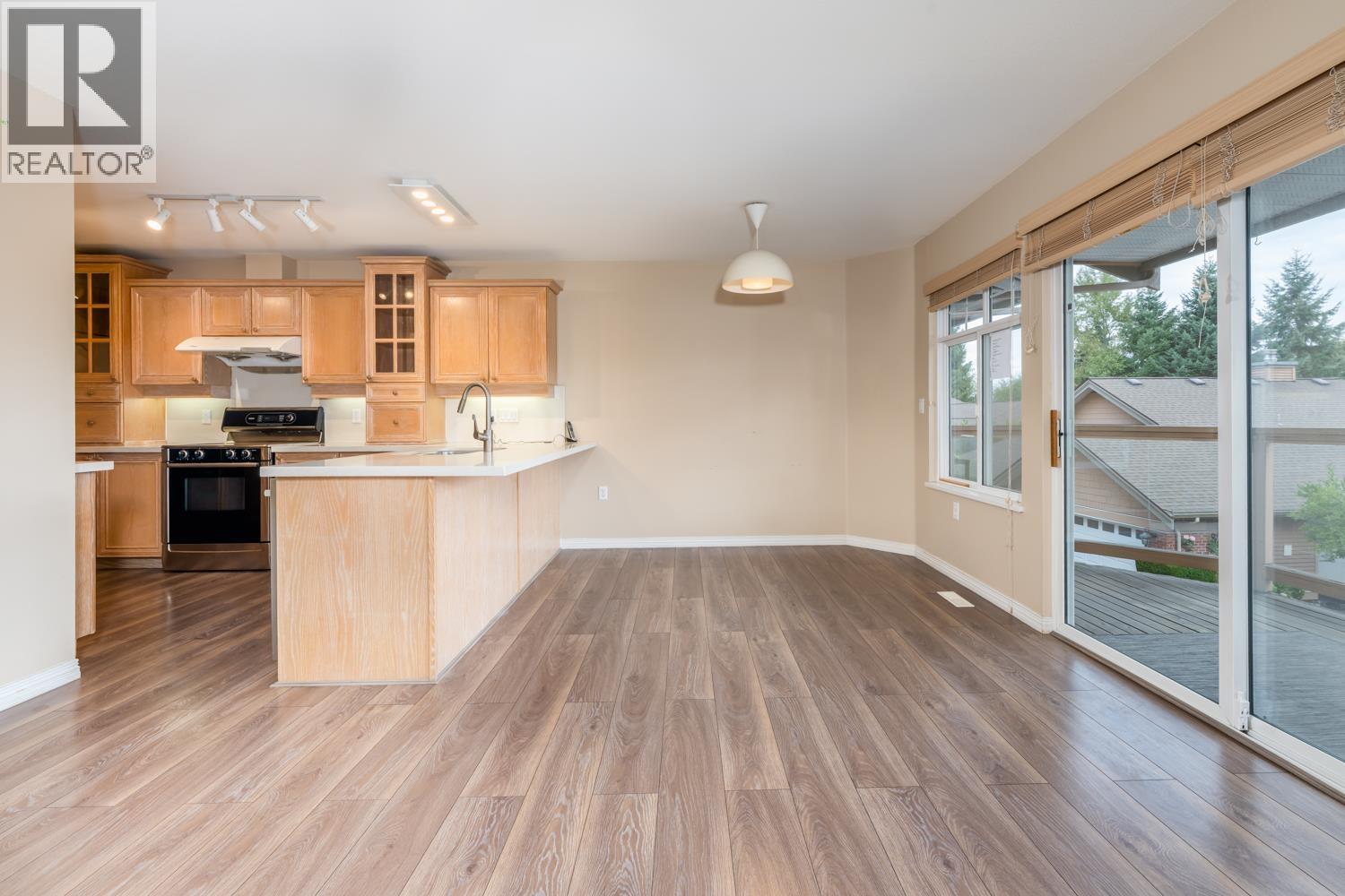Photo 8 of 34 5201 Oakmount Crescent, Burnaby BC