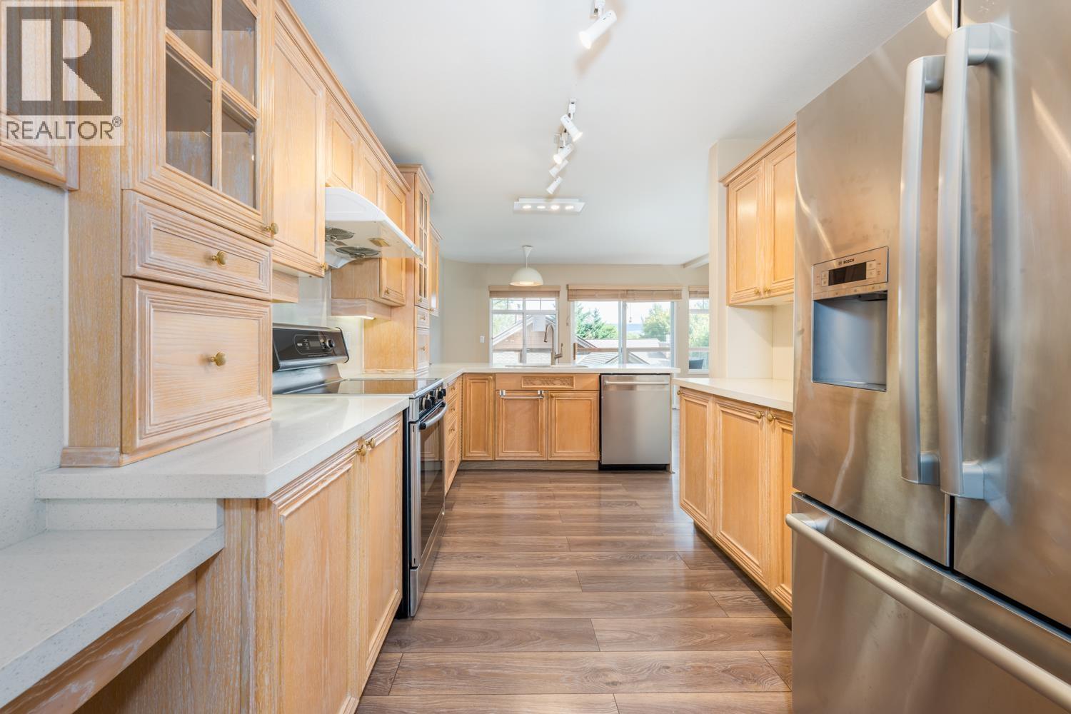Photo 9 of 34 5201 Oakmount Crescent, Burnaby BC