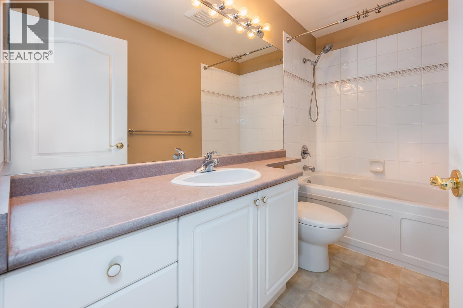 Photo 17 of 34 5201 Oakmount Crescent, Burnaby BC