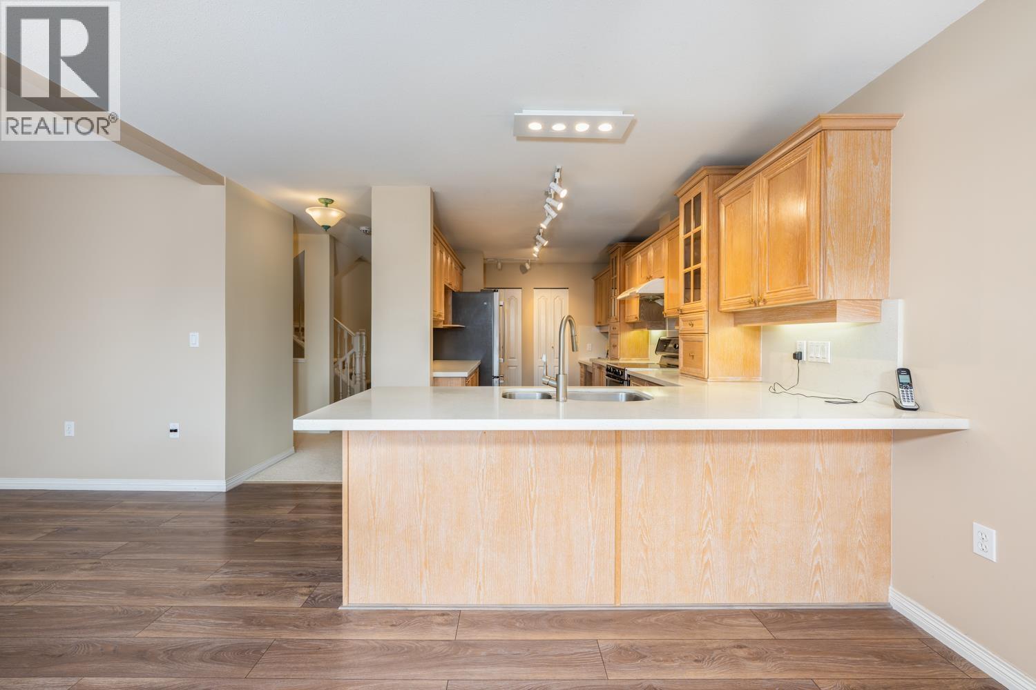 Photo 7 of 34 5201 Oakmount Crescent, Burnaby BC