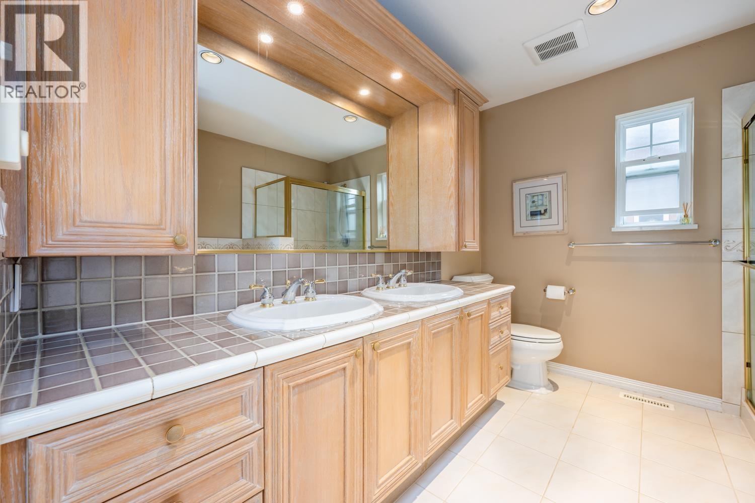 Photo 12 of 34 5201 Oakmount Crescent, Burnaby BC