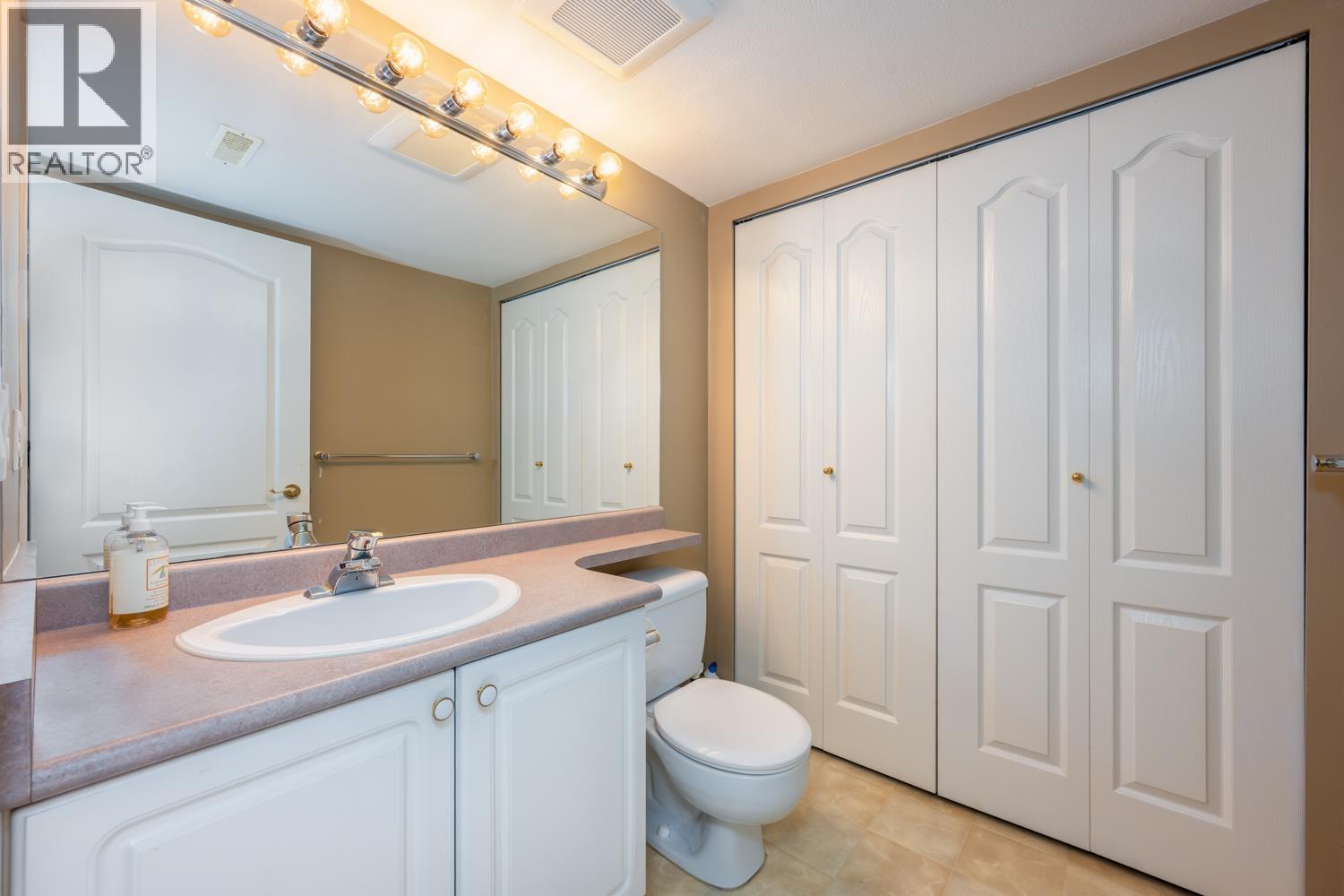 Photo 21 of 34 5201 Oakmount Crescent, Burnaby BC