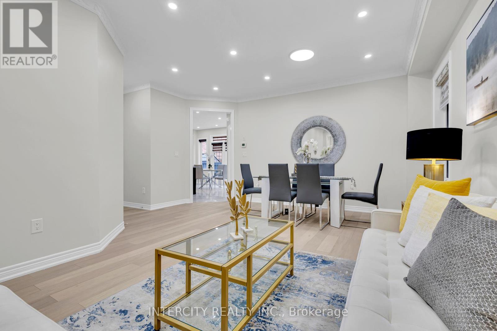 Photo 9 of 98 Lola Crescent, Brampton ON