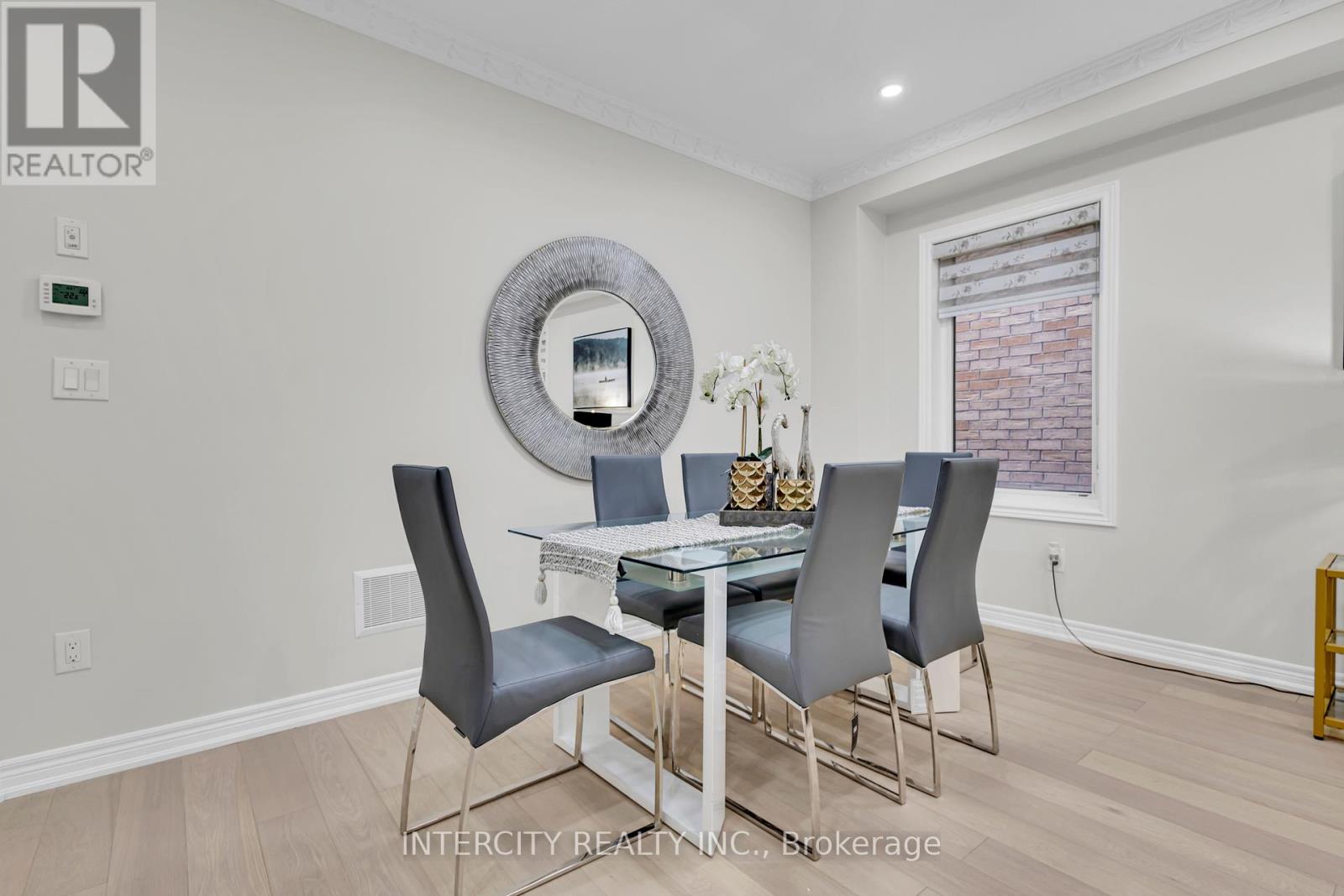 Photo 17 of 98 Lola Crescent, Brampton ON