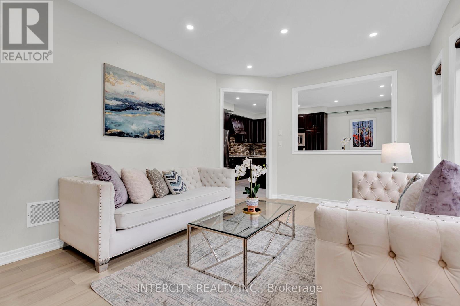 Photo 32 of 98 Lola Crescent, Brampton ON
