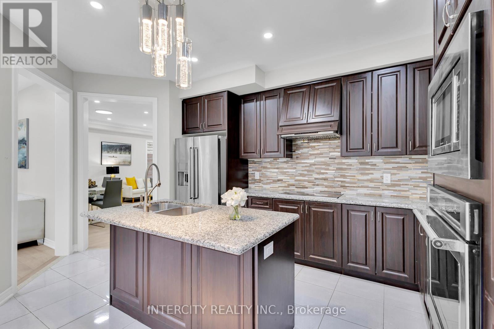 Photo 5 of 98 Lola Crescent, Brampton ON