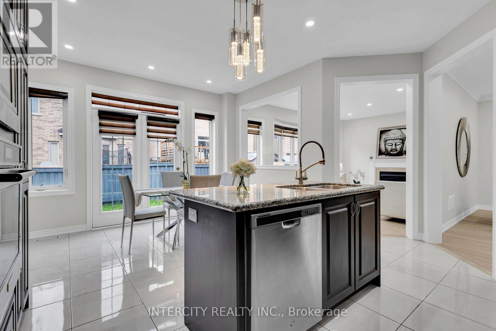 Photo 45 of 98 Lola Crescent, Brampton ON
