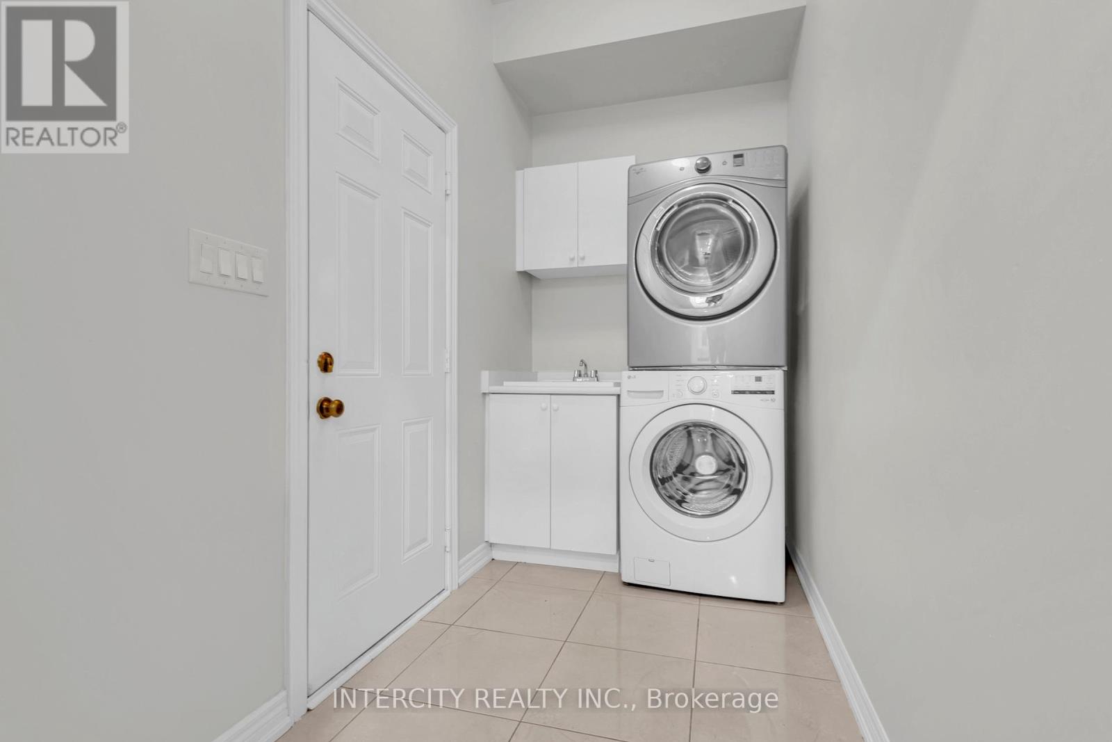 Photo 46 of 98 Lola Crescent, Brampton ON