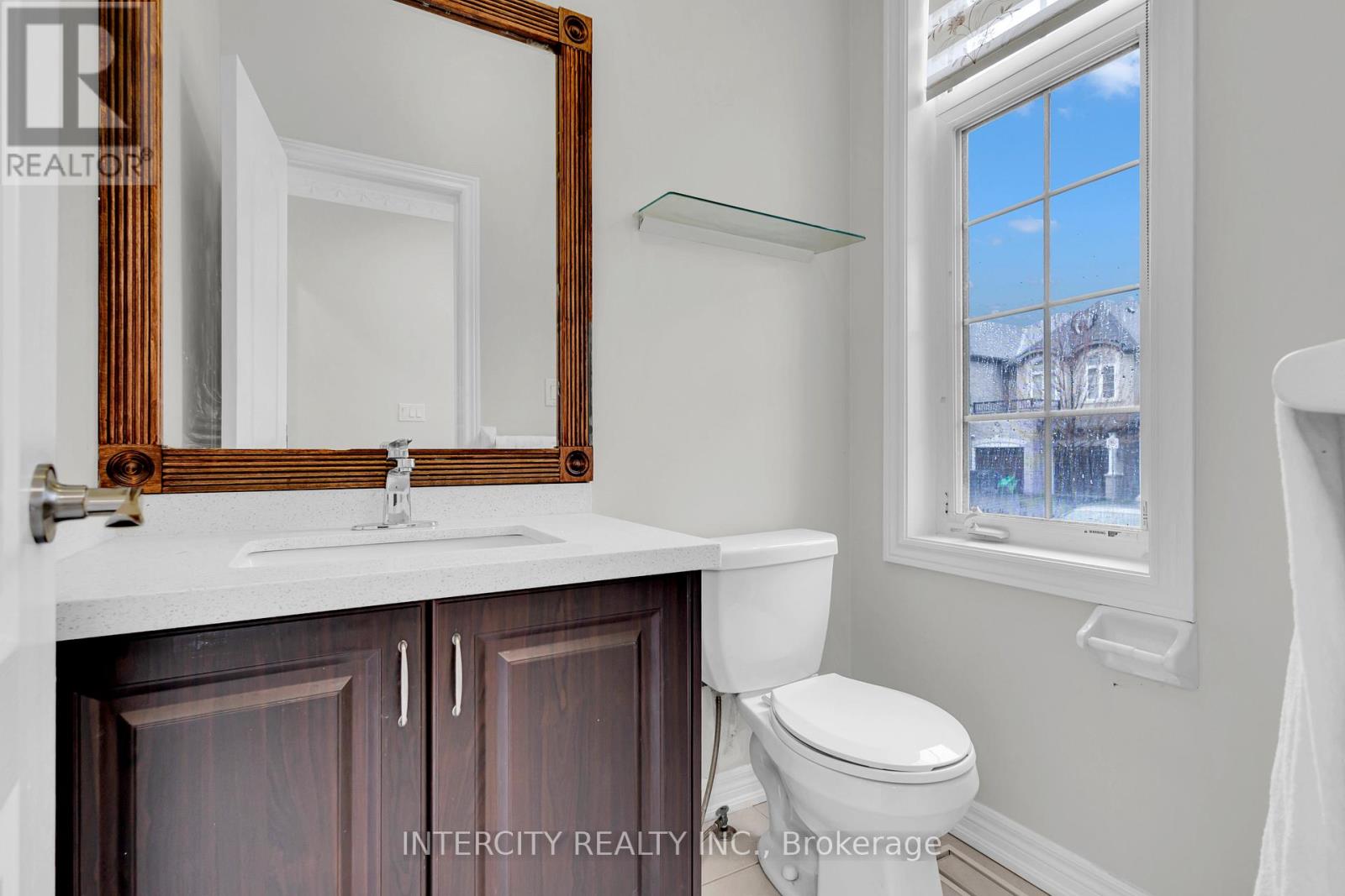 Photo 10 of 98 Lola Crescent, Brampton ON