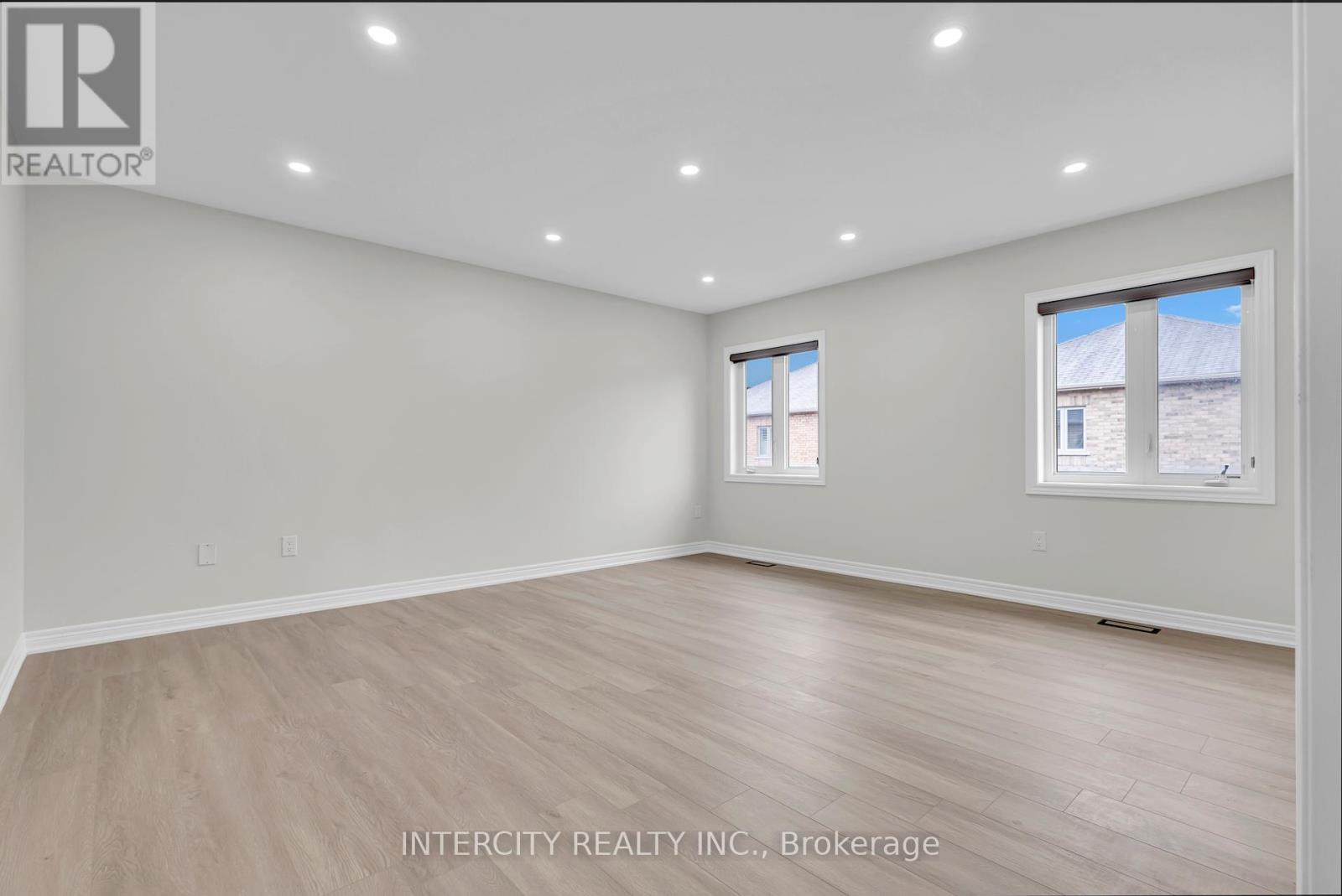 Photo 13 of 98 Lola Crescent, Brampton ON