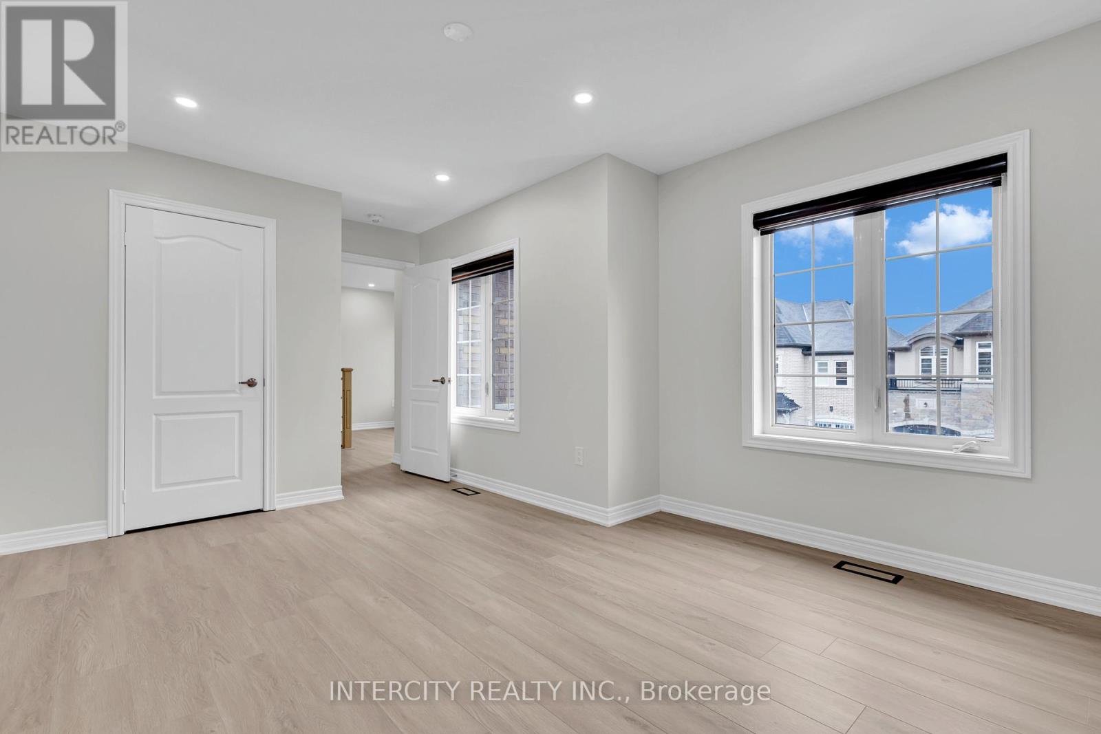 Photo 44 of 98 Lola Crescent, Brampton ON
