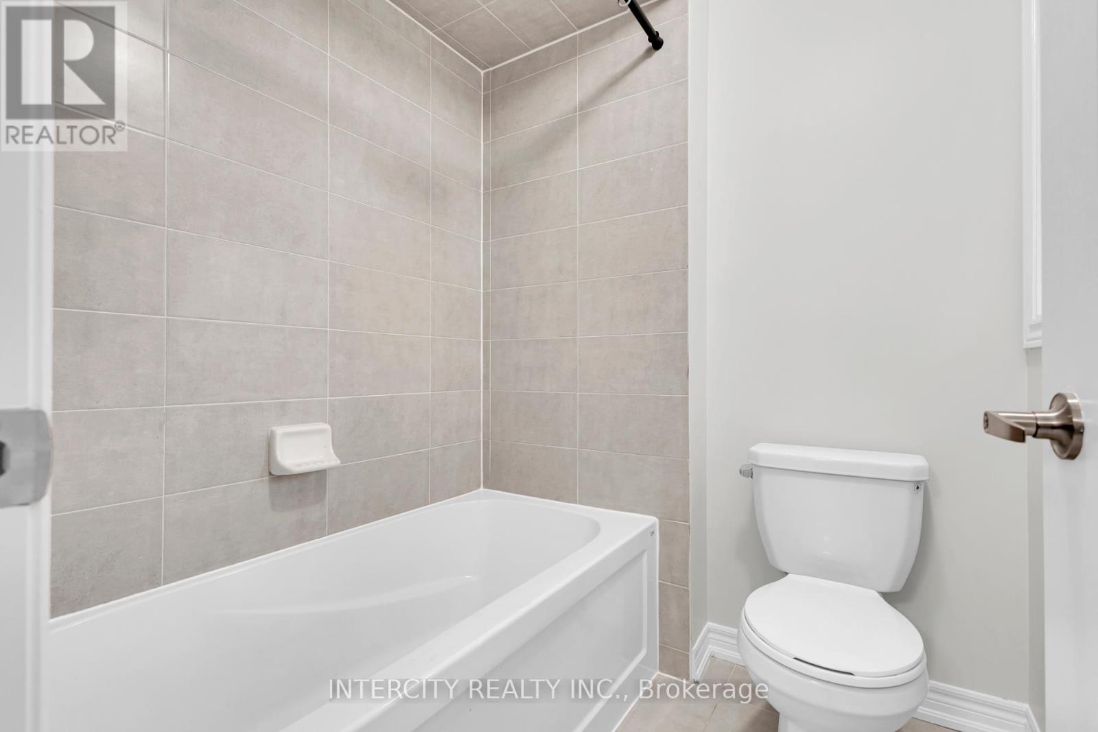 Photo 31 of 98 Lola Crescent, Brampton ON