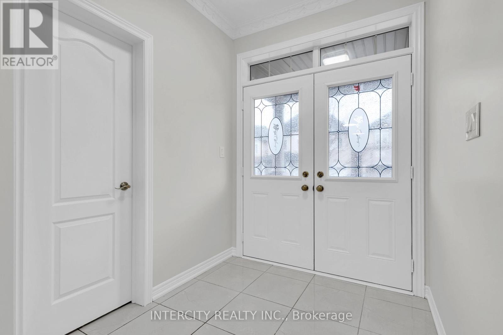 Photo 28 of 98 Lola Crescent, Brampton ON