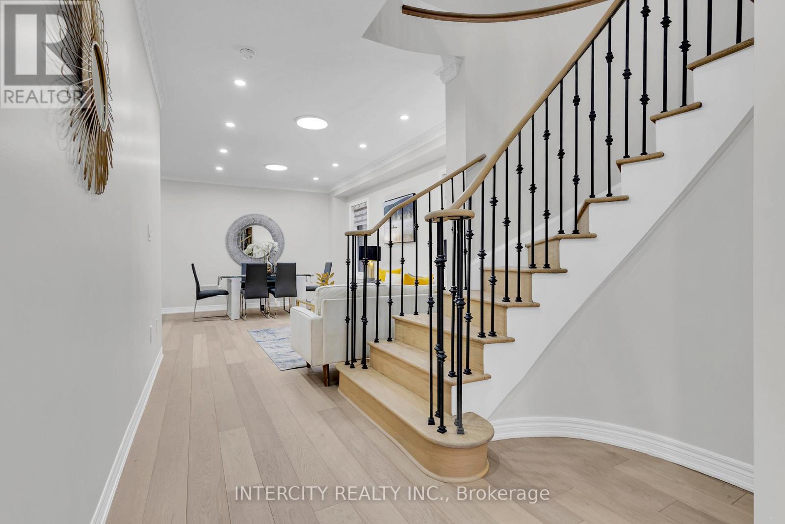 Photo 41 of 98 Lola Crescent, Brampton ON