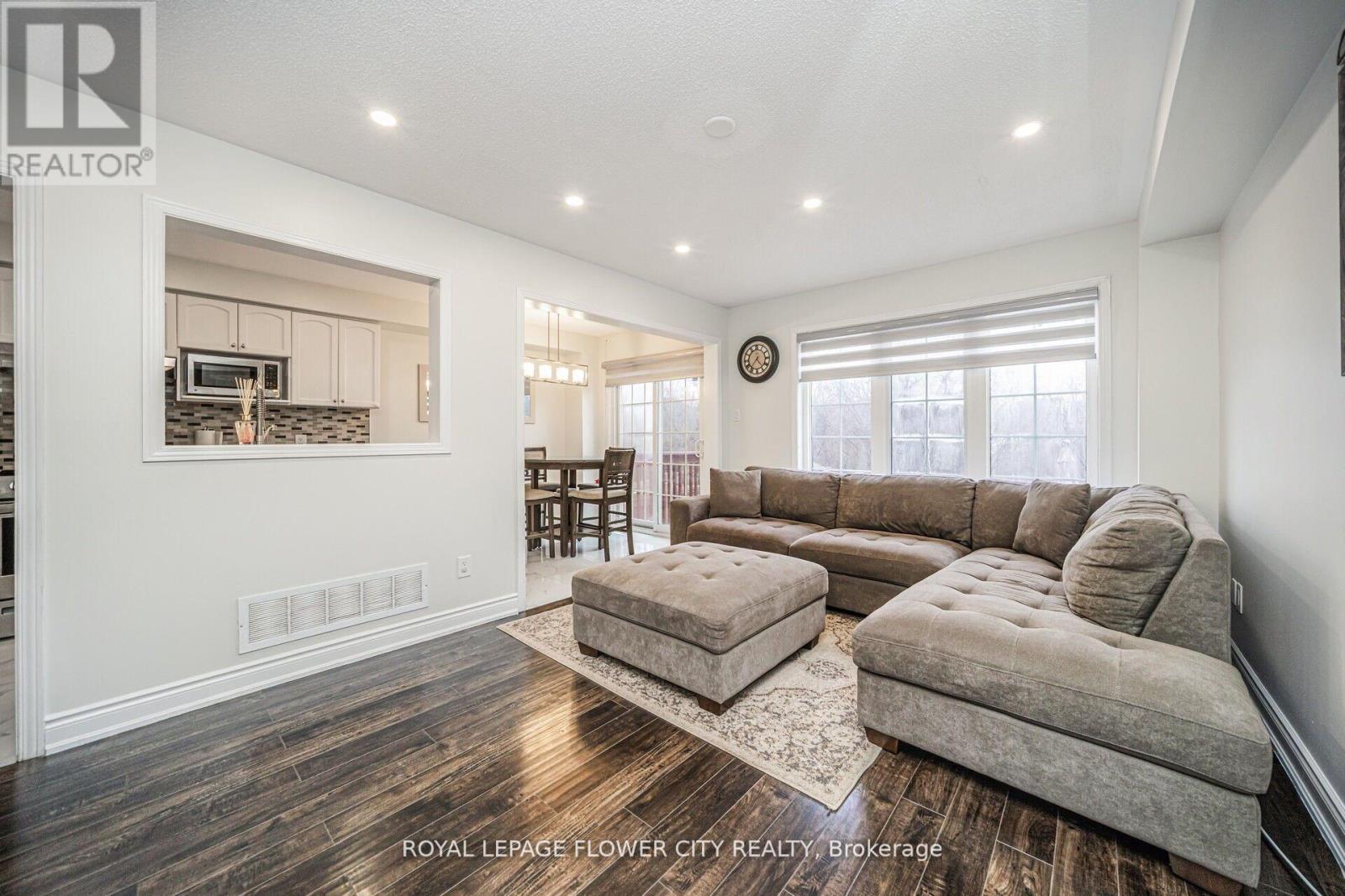 Photo 17 of 23 Eagle Trace Drive, Brampton ON