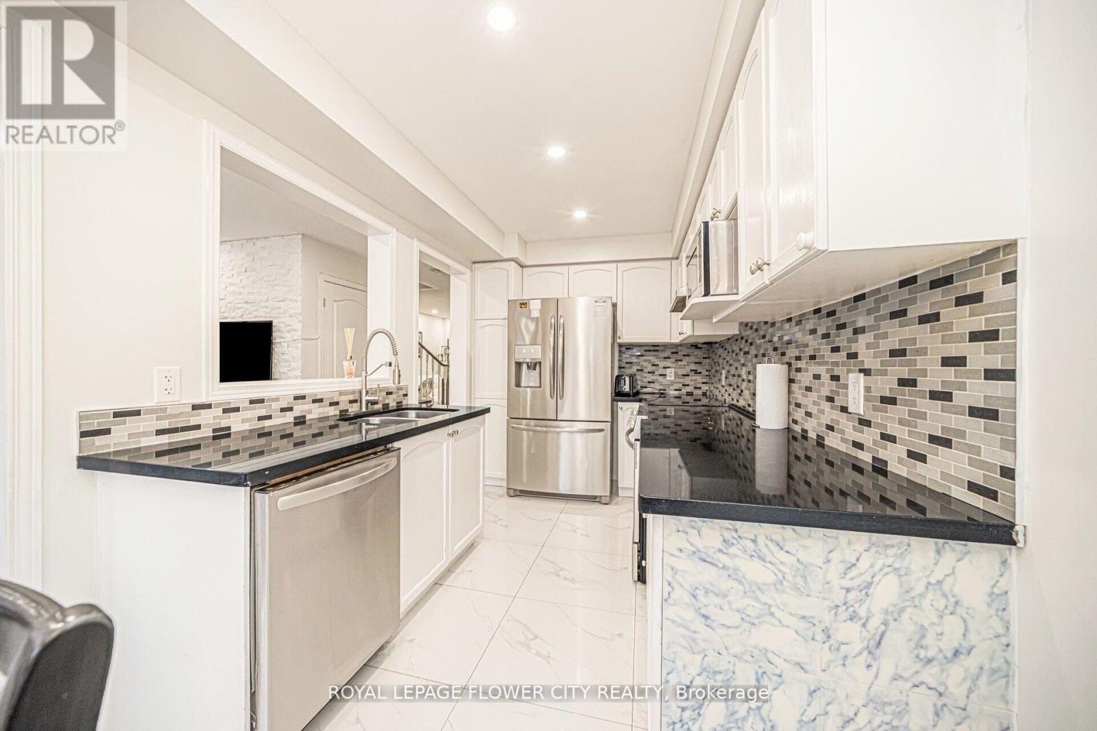 Photo 2 of 23 Eagle Trace Drive, Brampton ON