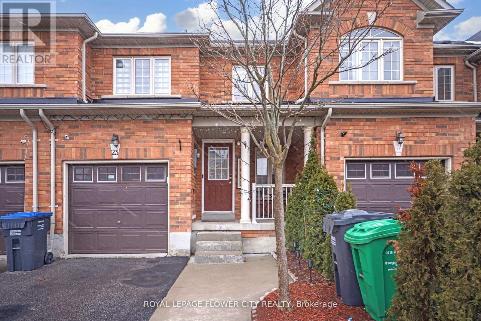 Photo 10 of 23 Eagle Trace Drive, Brampton ON