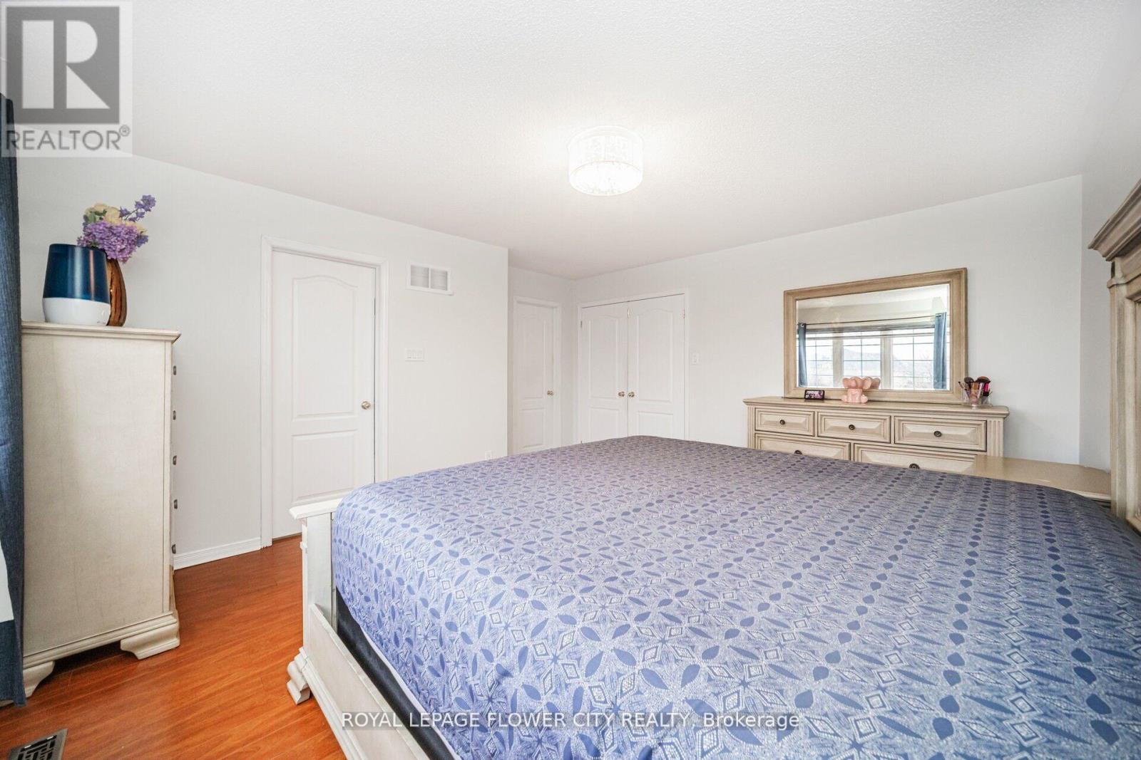 Photo 24 of 23 Eagle Trace Drive, Brampton ON